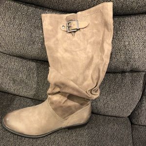 Calf high tan boots 👢